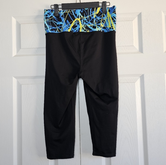 ***3/$30*** Calvin Klein Performance Quick Dry Crop Leggings - Picture 11 of 13